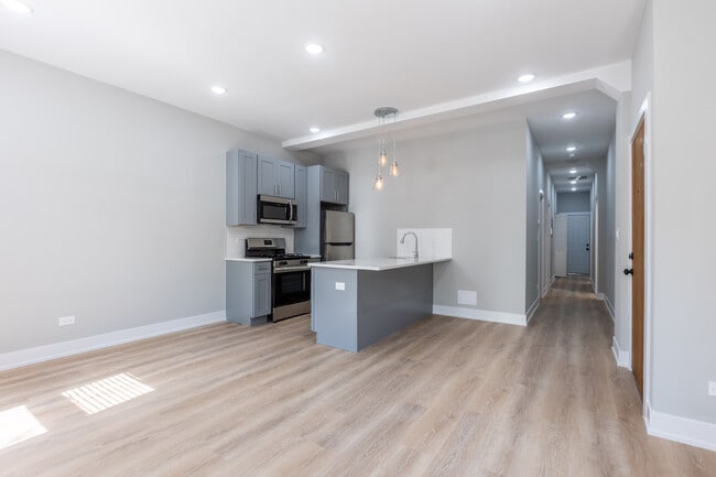 423 W Belden Ave, Unit 2