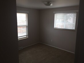 1883 S Chester Cir in Denver, CO - Building Photo - Building Photo