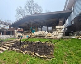 127 E Kansas Ave in Independence, MO - Building Photo