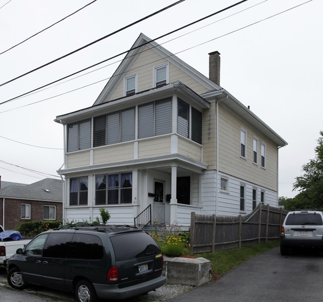 41 Crossway Rd in Cranston, RI - Foto de edificio - Building Photo