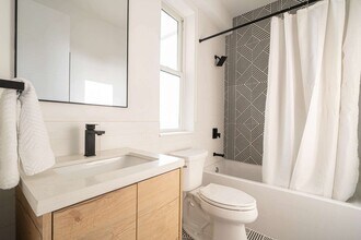 1618 32nd St in Oakland, CA - Building Photo - Building Photo