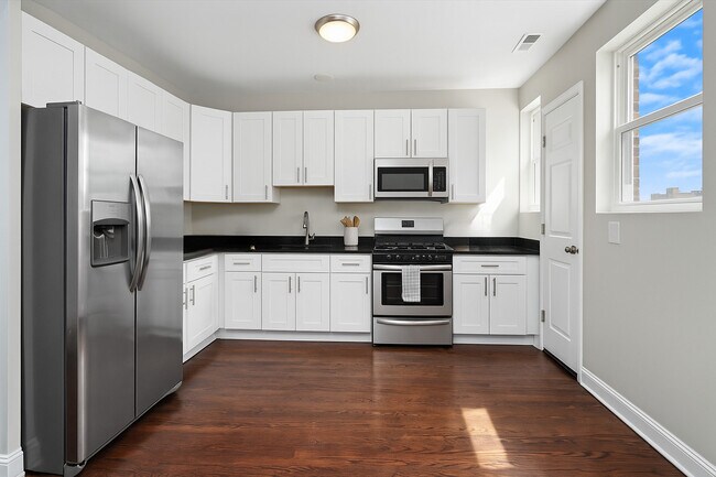 6833 S Merrill Ave-Unit -2 in Chicago, IL - Building Photo - Building Photo