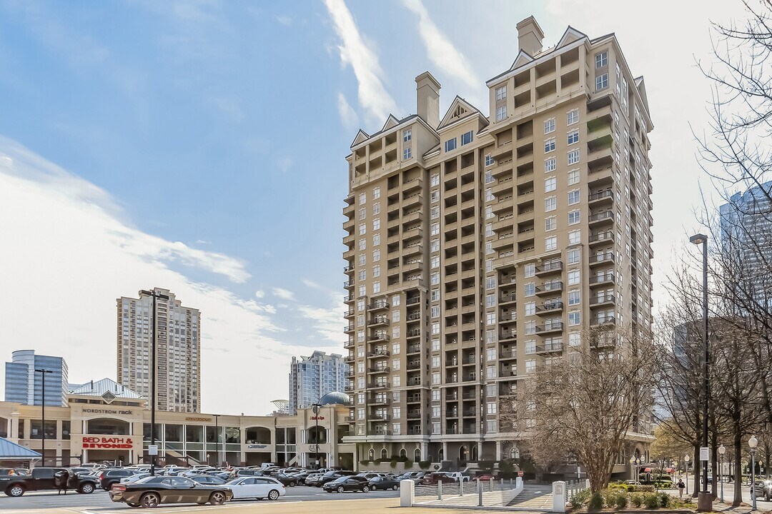 3334 Peachtree Rd in Atlanta, GA - Foto de edificio