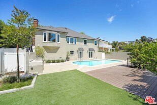 2383 Panorama Terrace in Los Angeles, CA - Building Photo