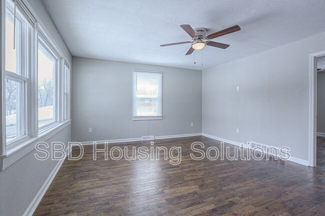 312 N Ash Ave in Independence, MO - Building Photo - Building Photo