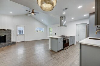 11425 Ptarmigan Dr in Austin, TX - Building Photo - Building Photo