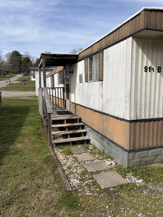 property at 918 Elm St