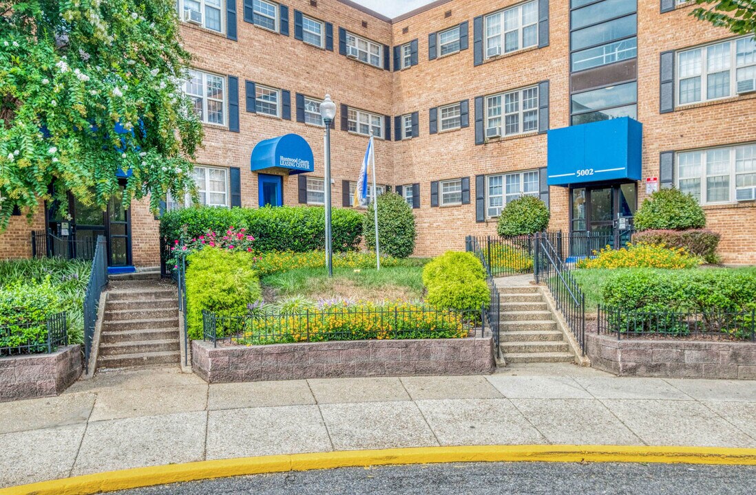 Huntwood Courts in Washington, DC - Building Photo