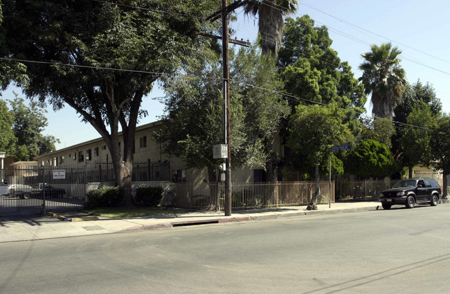 Rayen Apartments in North Hills, CA - Building Photo - Building Photo