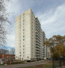 Village Gate in Toronto, ON - Building Photo - Building Photo