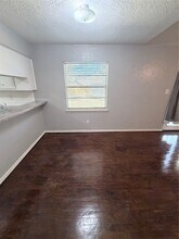 1802 Oaklawn St in Sugar Land, TX - Foto de edificio - Building Photo