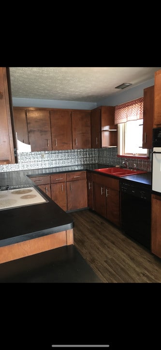 2432 Montclair Ave in Wooster, OH - Building Photo