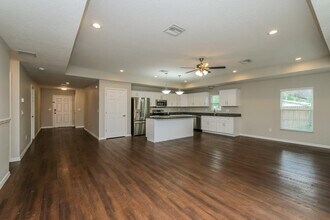 38654 9th Ave in Zephyrhills, FL - Building Photo - Building Photo