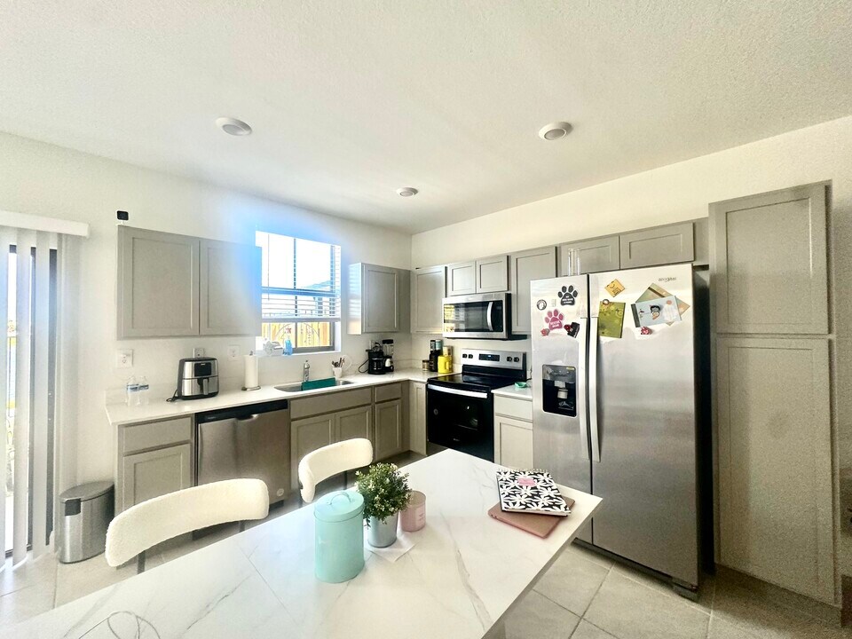 437 NW 13th St in Homestead, FL - Foto de edificio