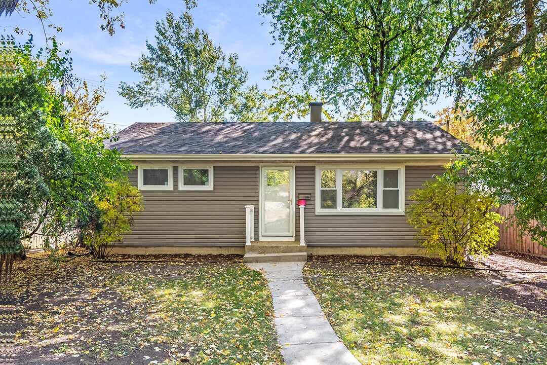 644 W Hinsdale Ave in Hinsdale, IL - Building Photo