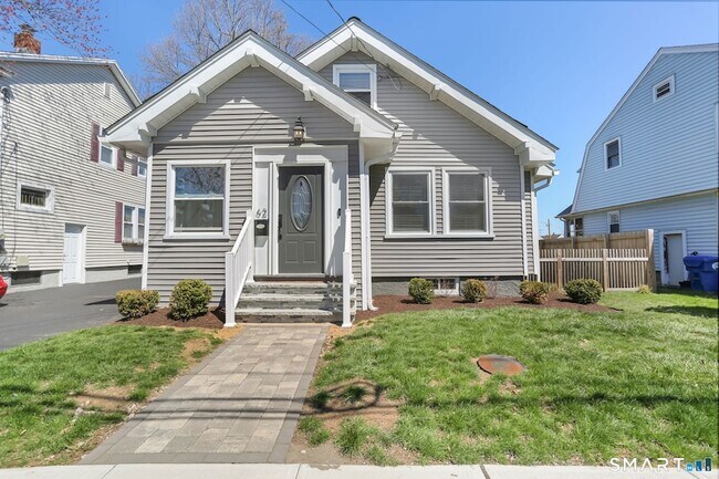 62 Glenwood Ave in Stratford, CT - Foto de edificio - Building Photo