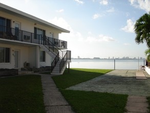 Treasure Bay in Miami Beach, FL - Foto de edificio - Building Photo