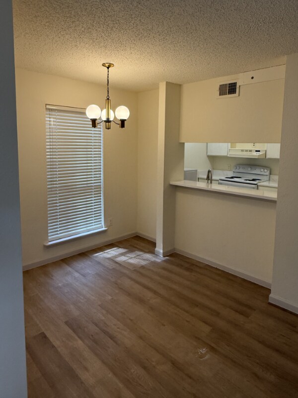 12480 Abrams Rd in Dallas, TX - Foto de edificio - Building Photo