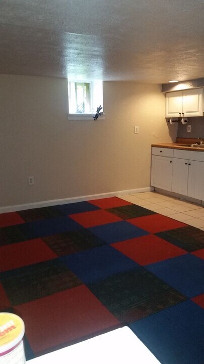 613 Boggs Ave in Pittsburgh, PA - Building Photo