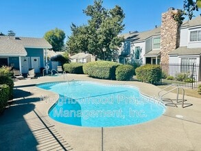 1444 Plymouth Rock Way in Clovis, CA - Foto de edificio - Building Photo