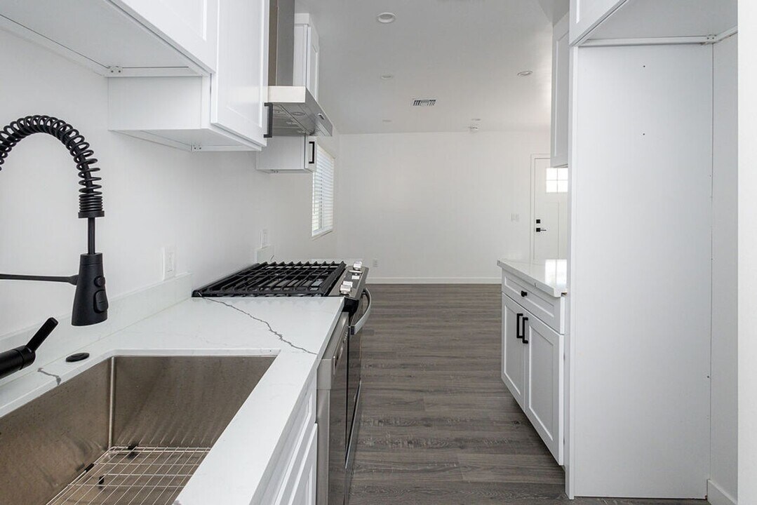 205 Robinson St in Los Angeles, CA - Foto de edificio