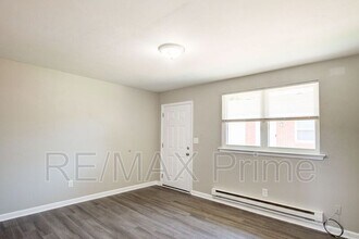 7919 Thompson Rd in Norfolk, VA - Foto de edificio - Building Photo