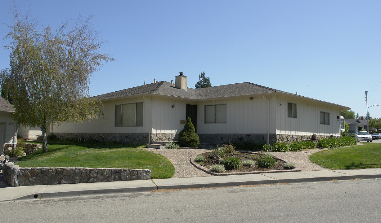 5596-5598 Sonoma Dr in Pleasanton, CA - Building Photo