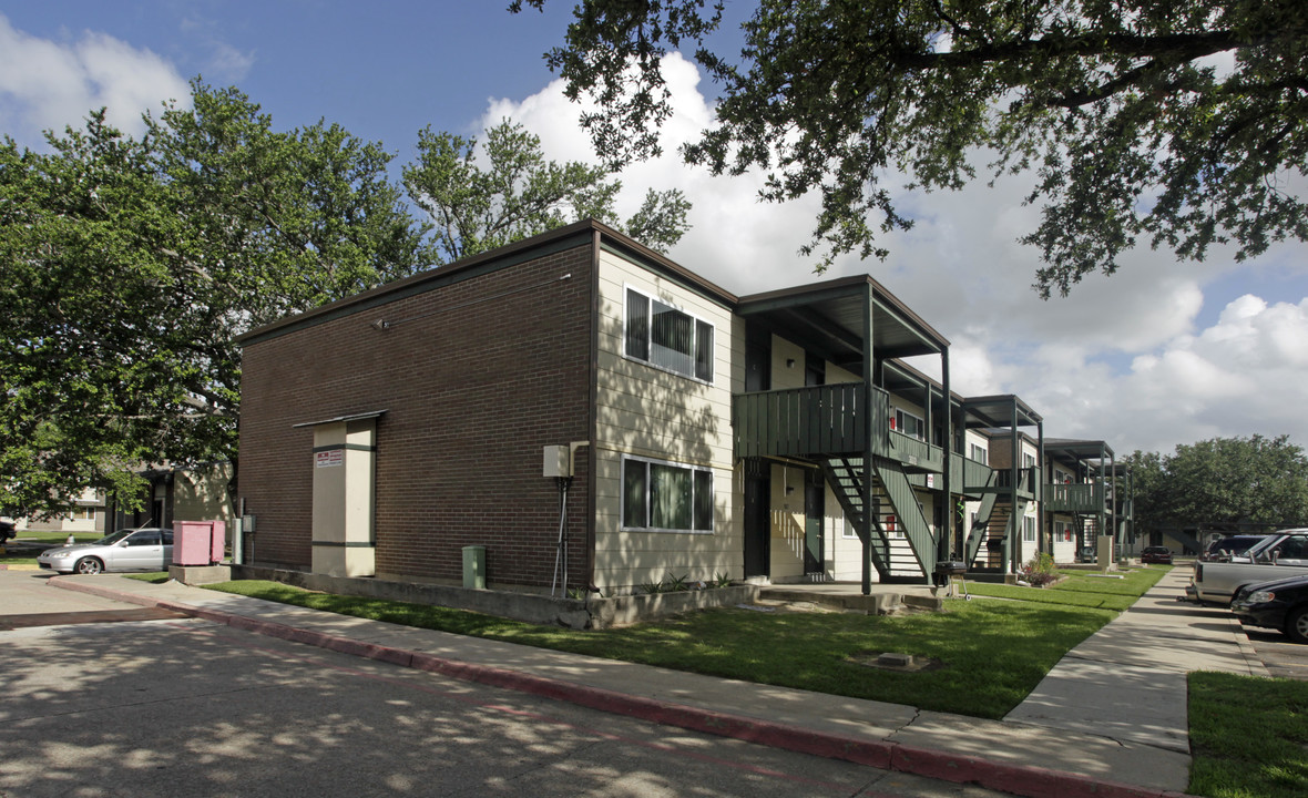 Clemson Street Apartments in Kenner, LA - Building Photo