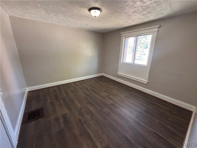 1070 S Geddes St in Syracuse, NY - Building Photo - Building Photo