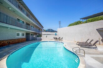 Garfield Apartments in Monterey Park, CA - Foto de edificio - Building Photo