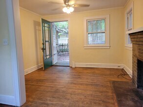 76 Lanvale Ave, Unit 2 in Asheville, NC - Foto de edificio - Building Photo