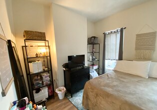 96 Hammond St, Unit 3 in Boston, MA - Foto de edificio - Building Photo