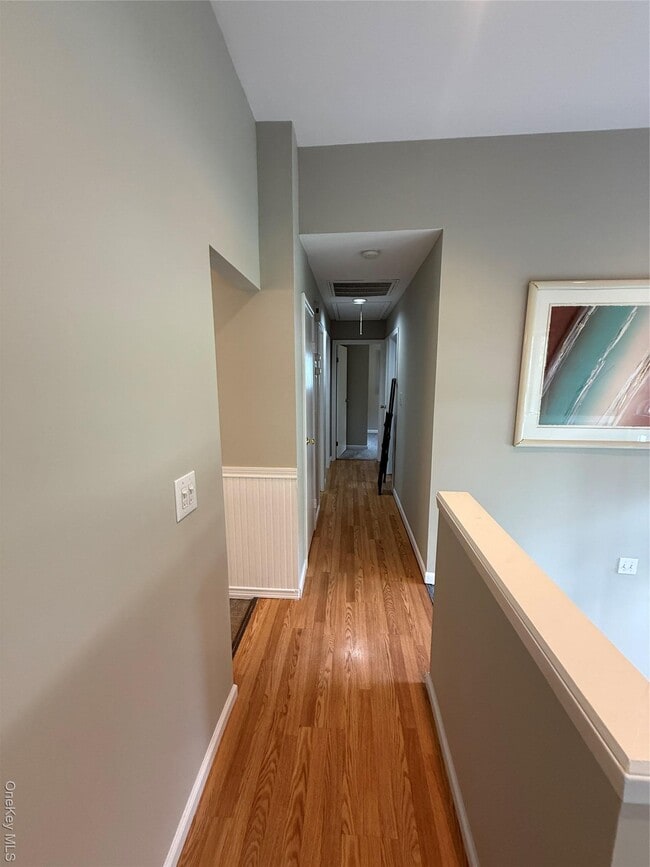 192 Tredwell Ave in Saint James, NY - Building Photo - Building Photo