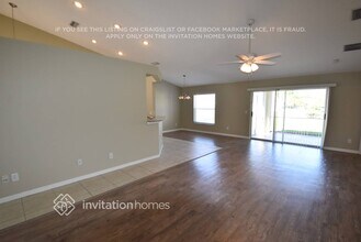 4635 Sanibel Way in Bradenton, FL - Foto de edificio - Building Photo