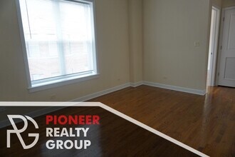 849 W Cornelia Ave, Unit 2 in Chicago, IL - Building Photo - Building Photo