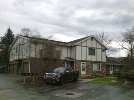 N18-W5317 Pierce Ct in Cedarburg, WI - Building Photo