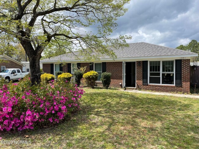 1001 Dickens Dr