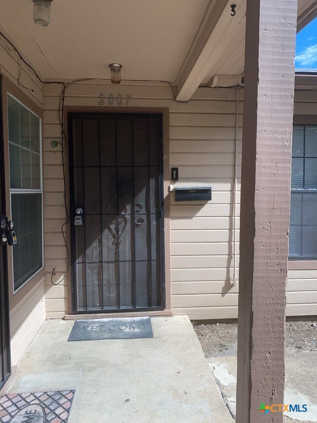 2007 Elkins Ave in Killeen, TX - Foto de edificio - Building Photo