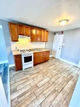904 E Tioga St, Unit Apt 2 in Philadelphia, PA - Foto de edificio - Building Photo