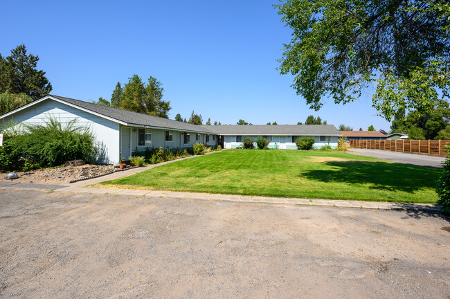 2125 SW Xero Ln in Redmond, OR - Building Photo - Building Photo