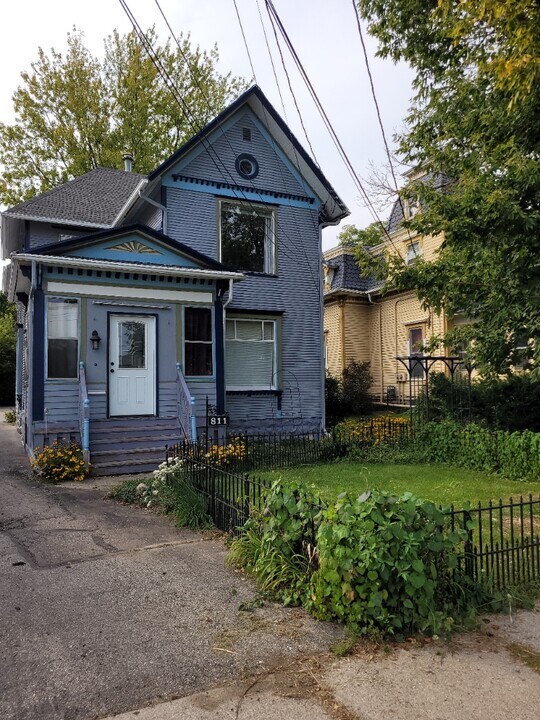 811 N Capitol Ave, Unit A in Lansing, MI - Foto de edificio