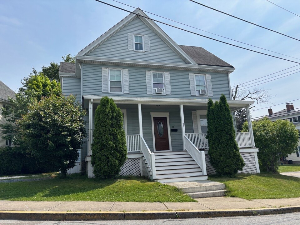 22 Summer St in Newport, RI - Foto de edificio