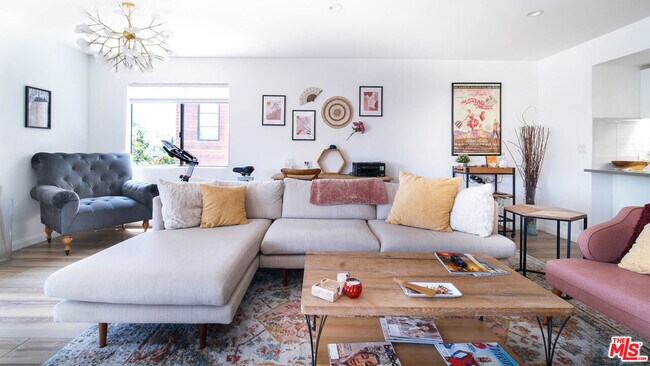 1037 N Vista St-Unit -203 in West Hollywood, CA - Building Photo - Building Photo