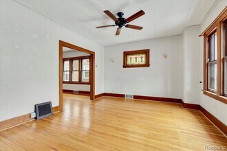 1318 Wayburn St in Grosse Pointe, MI - Building Photo - Building Photo