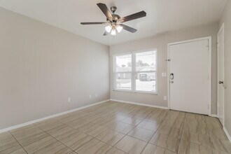 2008 Las Palmas Cir in Orlando, FL - Building Photo - Building Photo