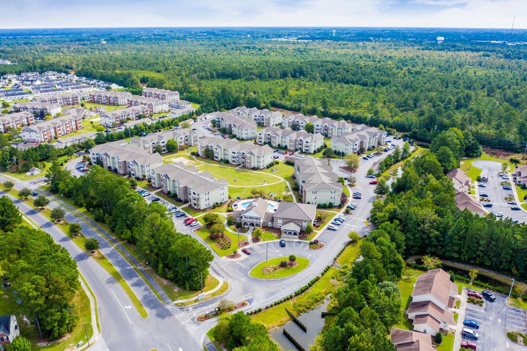 Puller Place Luxury Apartments in Jacksonville, NC - Foto de edificio