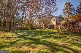 8805 Honeybee Ln in Bethesda, MD - Building Photo - Building Photo