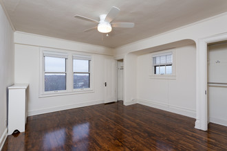 Embassy Apartments in Milwaukee, WI - Building Photo - Interior Photo