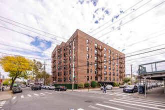 2299 E 13th St in Brooklyn, NY - Foto de edificio - Building Photo