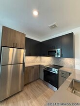 199 Gardner St in Boston, MA - Foto de edificio - Building Photo